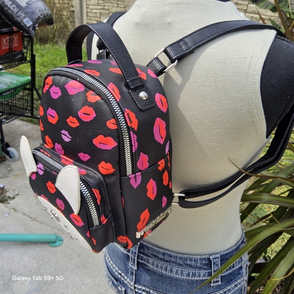 NWT BLACK n RED BETSEY JOHNSON LIP KITSCH BACKPACK - Picture 4 of 4